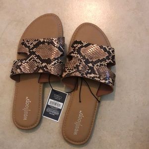 West loop snake print sandal